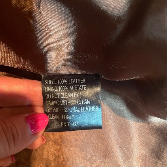 🌞Western style leather jacket fits small!! 🤠🤠 - Picture 3 of 7